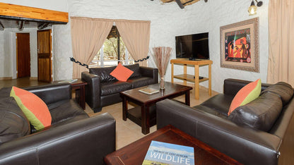 🦒 Three-Bedroom Chalet with Patio | Dikhololo, North West