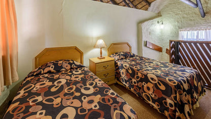 🦒 Three-Bedroom Chalet with Patio | Dikhololo, North West