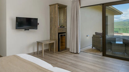 ⛰️ Three-Bedroom Luxury Chalet with Splash Pool | Cayley Mountain Resort, Drakensberg