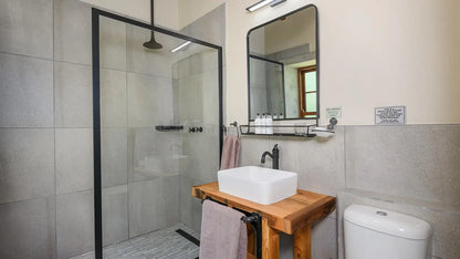 🏡 Five Bedroom Historic Farmhouse with Splash Pool | Kiara Lodge