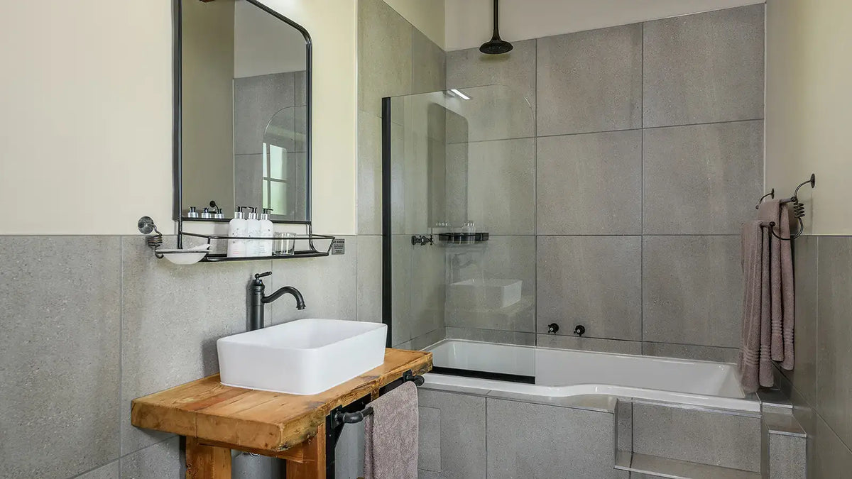 🏡 Five Bedroom Historic Farmhouse with Splash Pool | Kiara Lodge