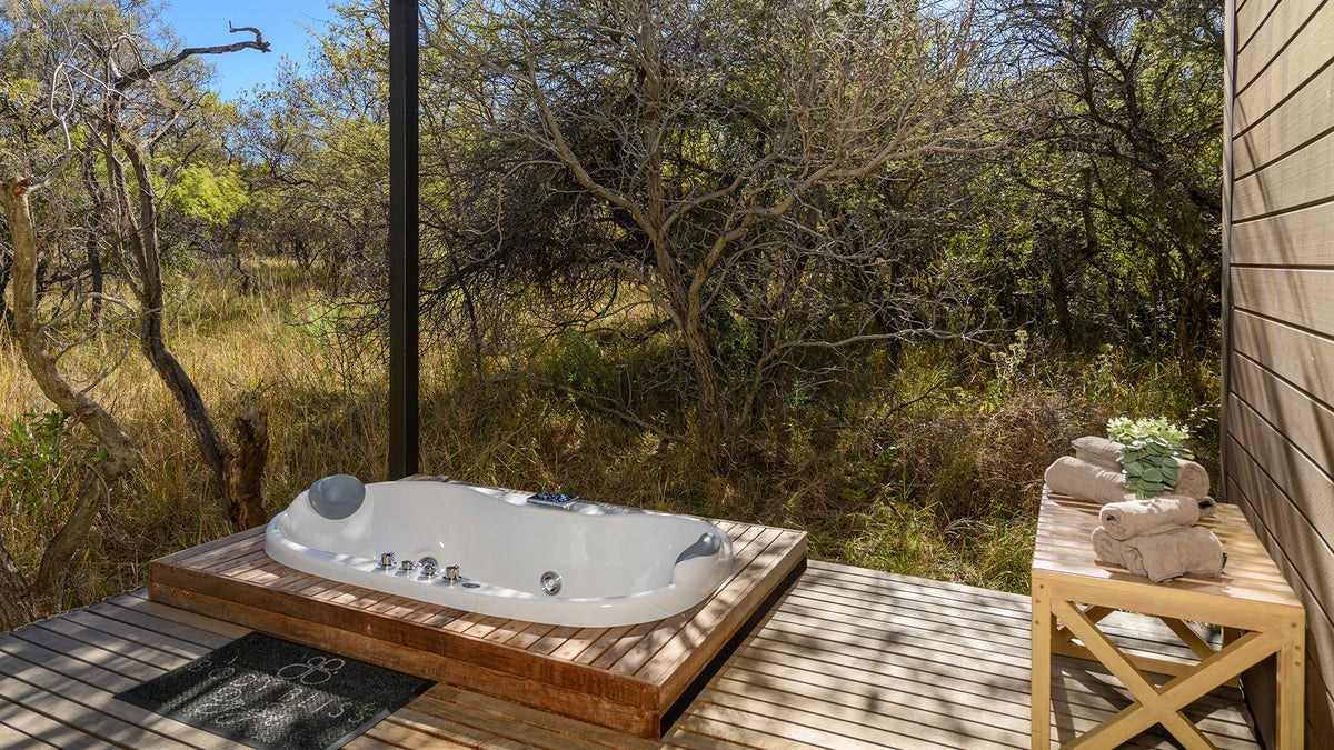 🦒 Studio Apartment with Patio | Dikhololo, North West