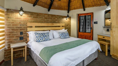 🏡 Five Bedroom Historic Farmhouse with Splash Pool | Kiara Lodge