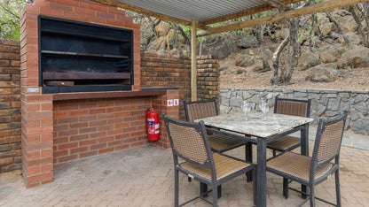 🦒 Studio Apartment with Patio | Dikhololo, North West