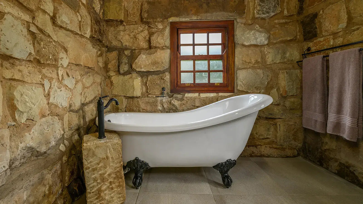 🏡 Five Bedroom Historic Farmhouse with Splash Pool | Kiara Lodge