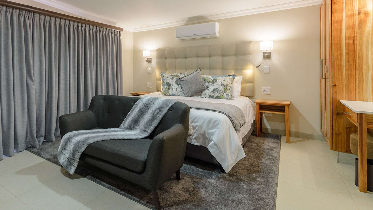 🏡 Luxury Studio with Patio | Kiara Lodge