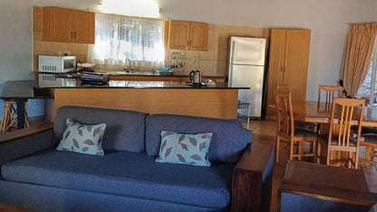 🦒 Three-Bedroom Chalet with Patio | Dikhololo, North West