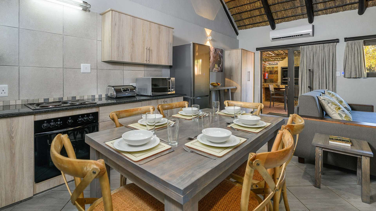 🦒 Superior Two-Bed Apartment | Dikhololo, North West