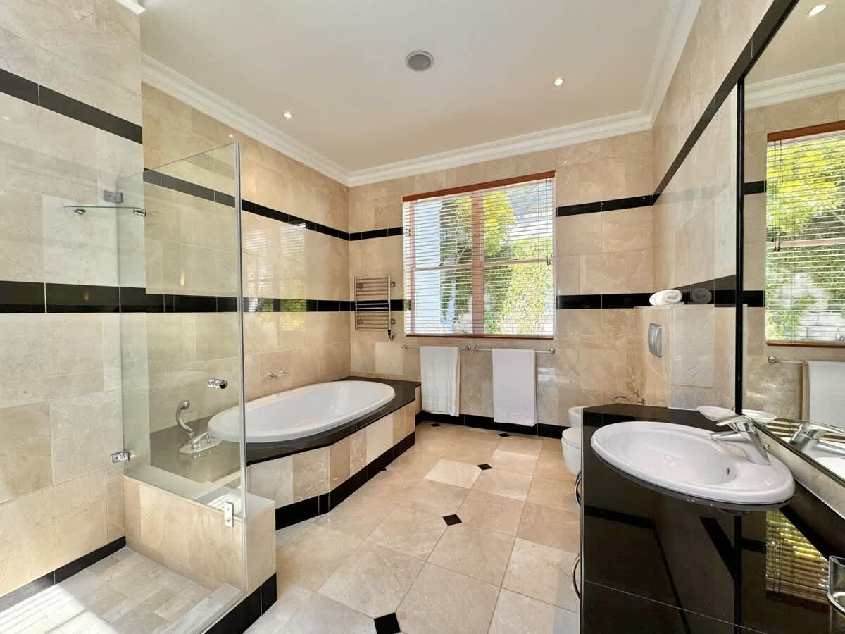 🌊 Ocean View Elegance | Luxury 4 Bedroom Villa, Bantry Bay, Cape Town