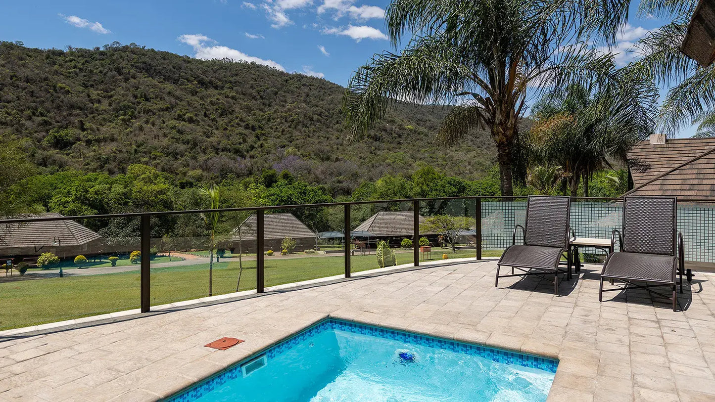 🌟 Four Bedroom Luxury Chalet with Splash Pool – Hazyview Cabanas