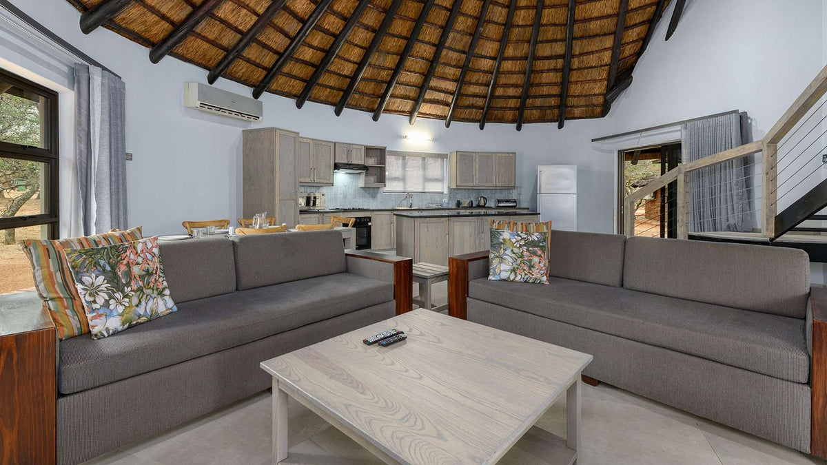 🦒 Three-Bedroom Chalet with Patio | Dikhololo, North West