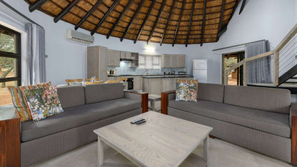 🦒 Three-Bedroom Chalet with Patio | Dikhololo, North West