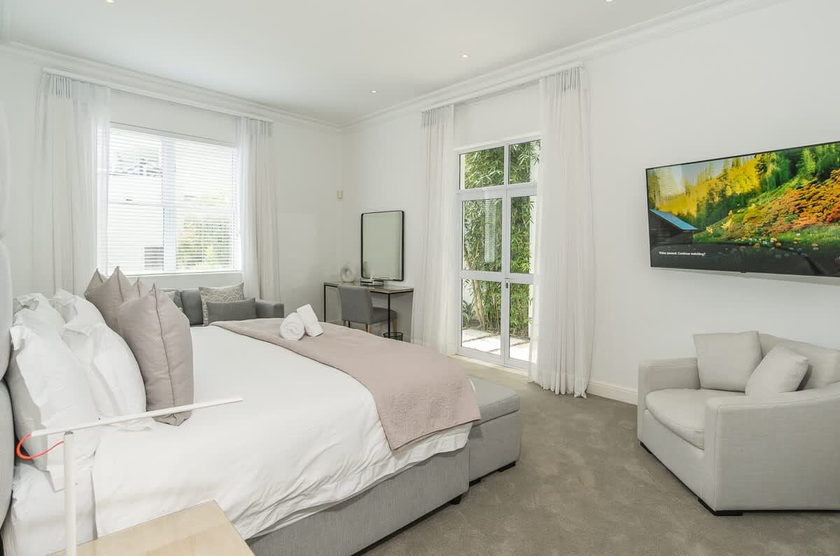 🌊 Ocean View Elegance | Luxury 4 Bedroom Villa, Bantry Bay, Cape Town