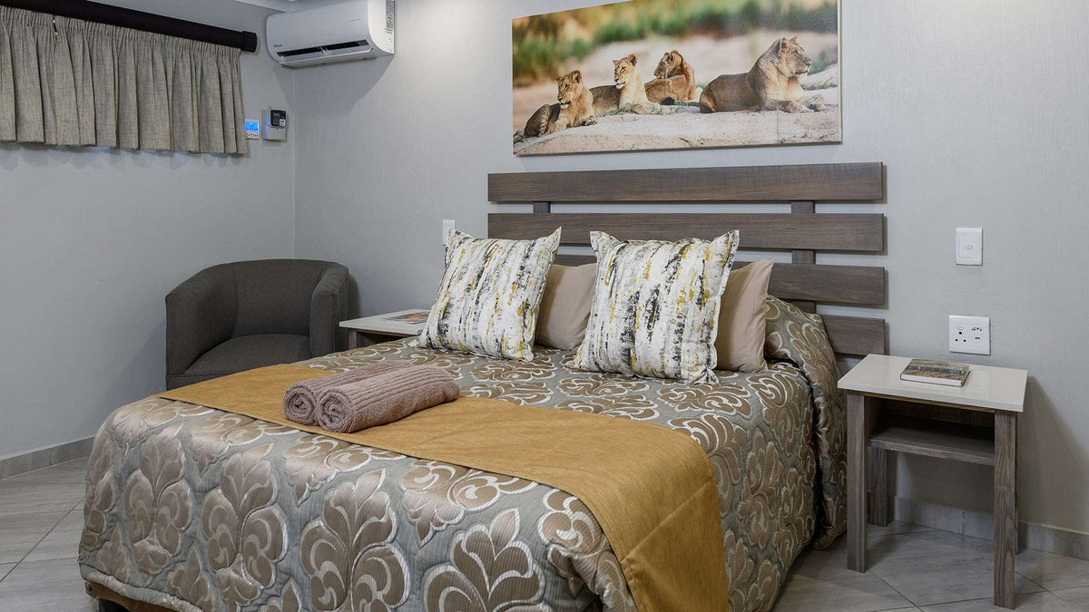 🦒 Superior Two-Bed Apartment | Dikhololo, North West