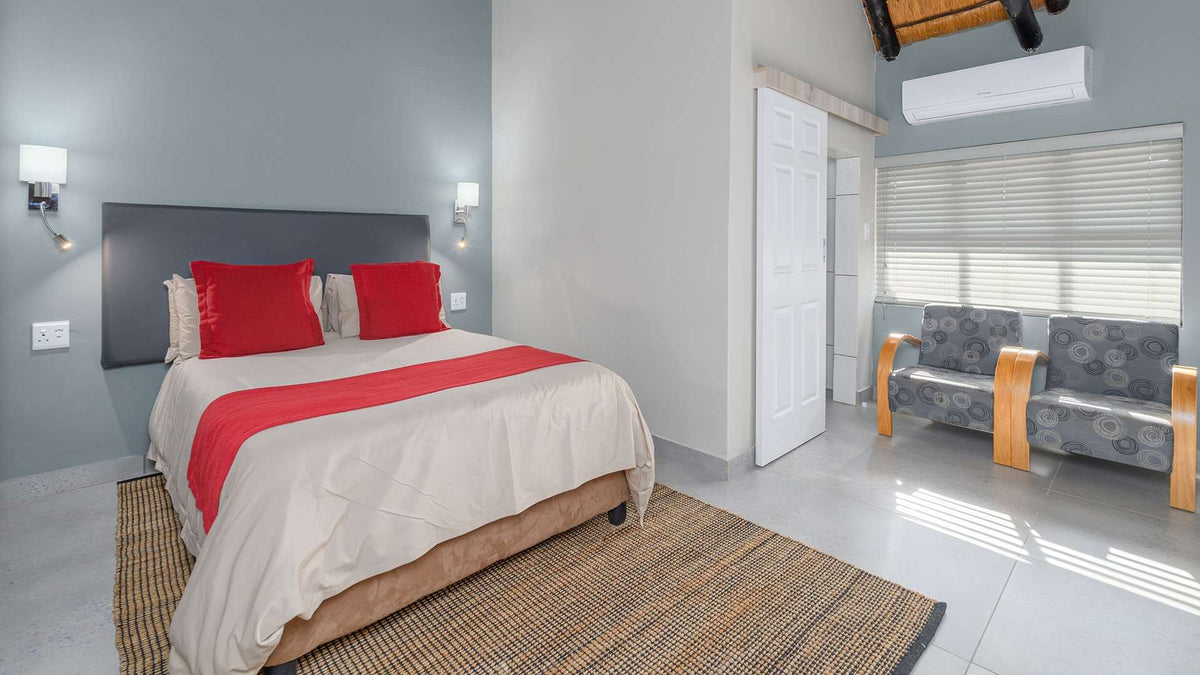 🦒 Double Room | Dikhololo, North West
