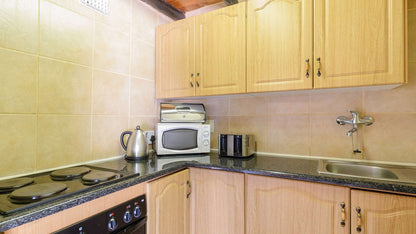 🦒 Studio Apartment with Patio | Dikhololo, North West