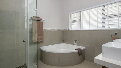 👨‍👩‍👧‍👦 Family Suite with Patio – The Kingdom Resort