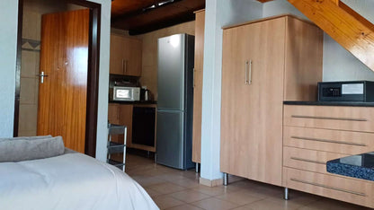 🦒 Studio Apartment with Patio | Dikhololo, North West