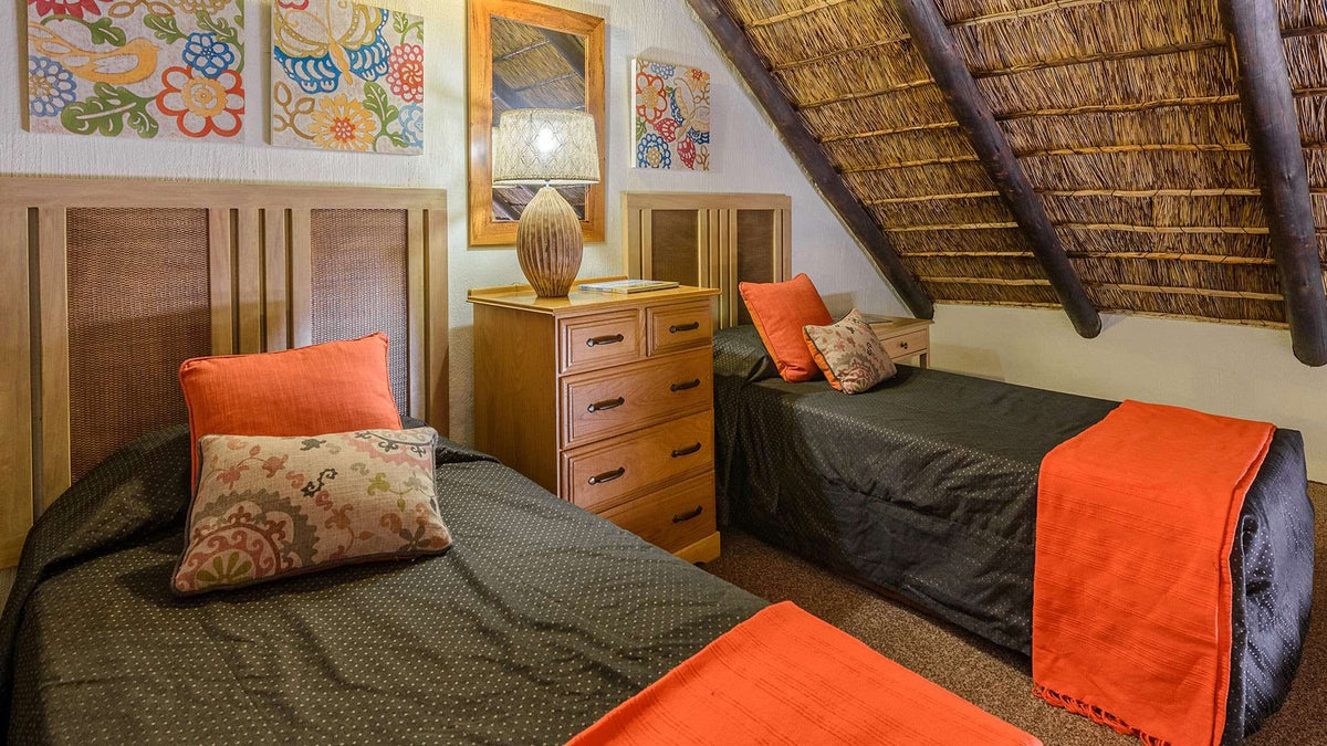 🦒 Studio Apartment with Patio | Dikhololo, North West