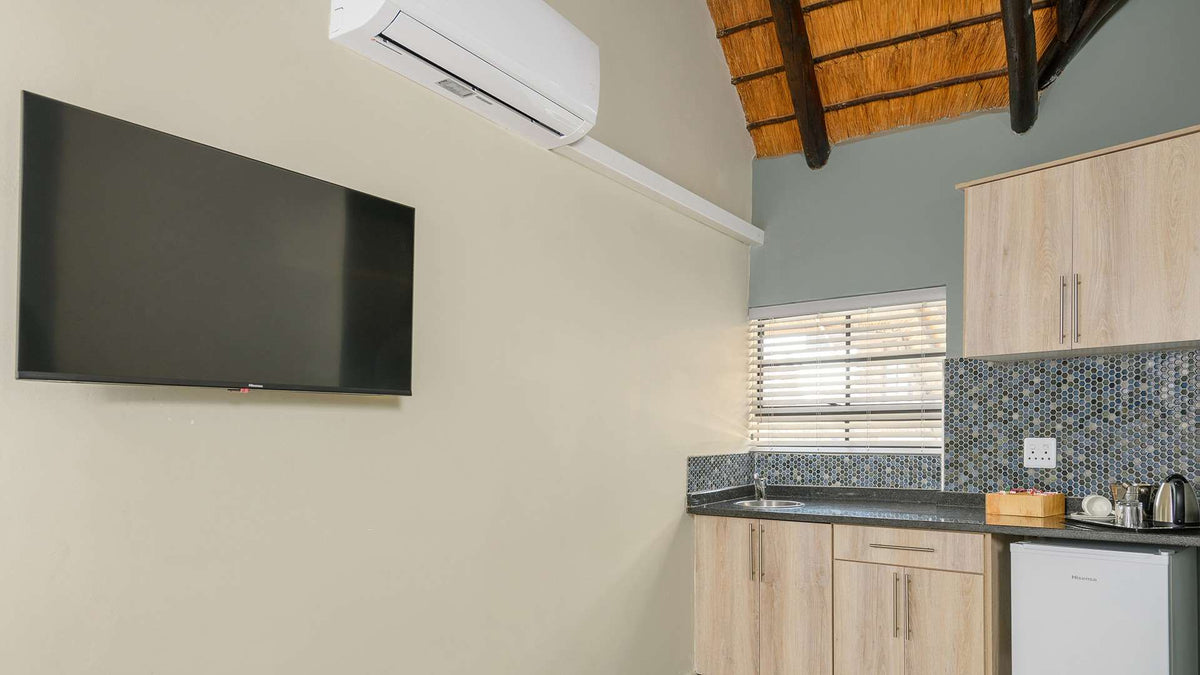 🦒 Double Room | Dikhololo, North West