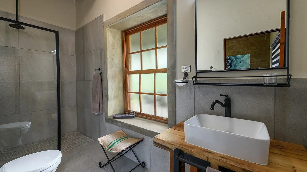 🏡 Five Bedroom Historic Farmhouse with Splash Pool | Kiara Lodge