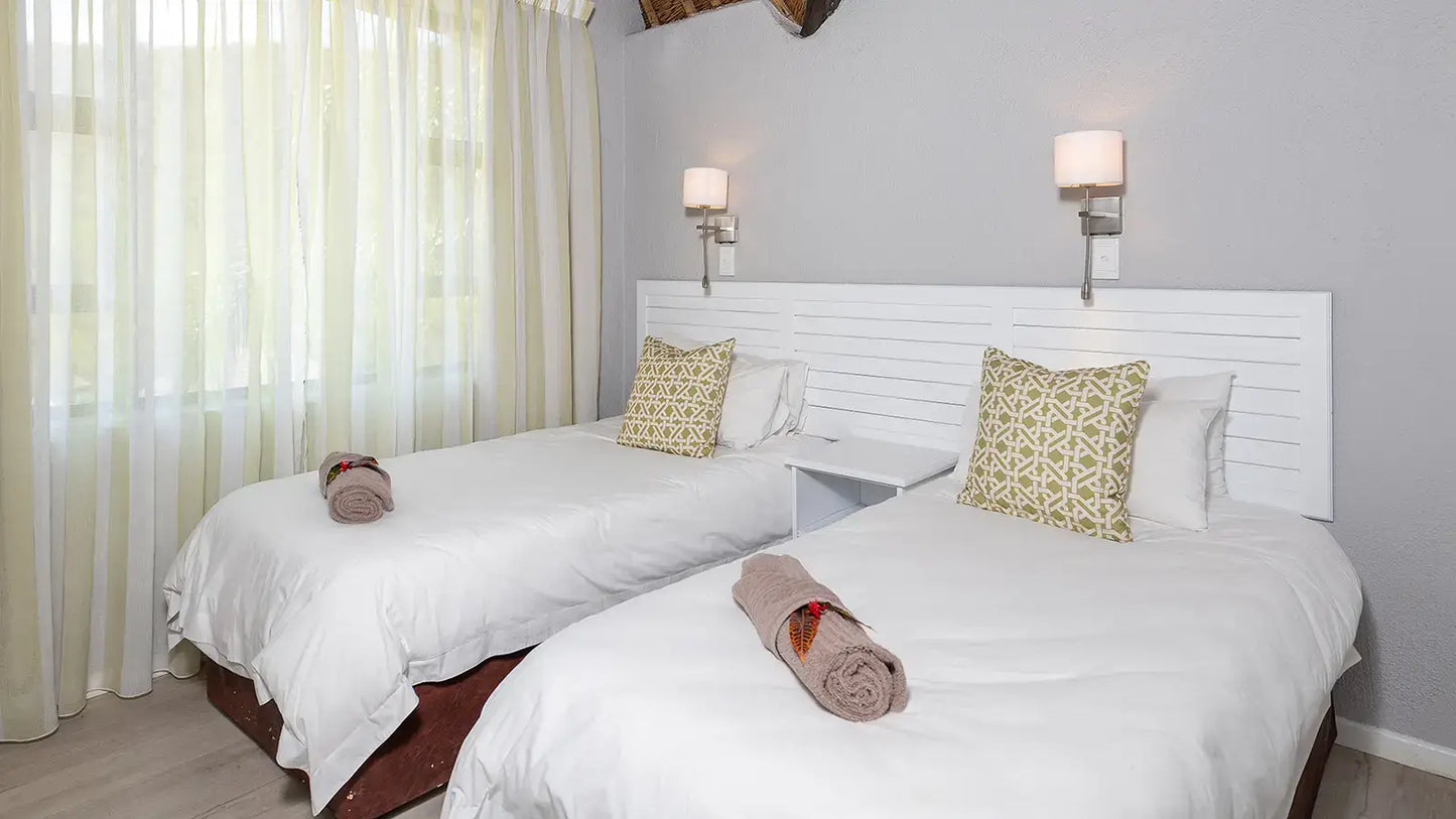 🌟 Four Bedroom Luxury Chalet with Splash Pool – Hazyview Cabanas