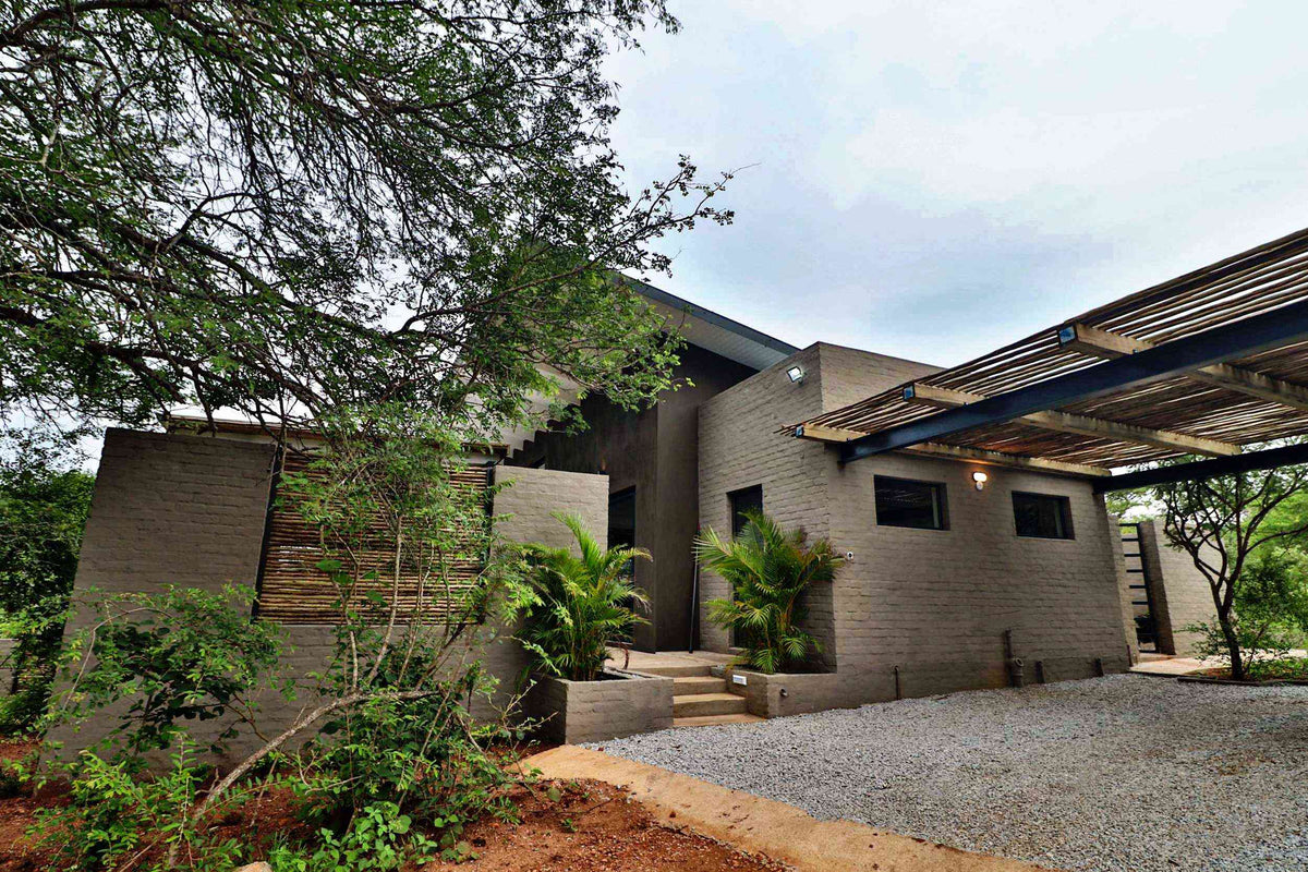 🦒 Umkhaya | Contemporary 2 Bedroom Self-Catering Home, Marloth Park, Mpumalanga