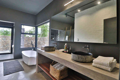 🦒 Chelsea Villa | Stylish 3 Bedroom Self-Catering Home, Marloth Park, Mpumalanga