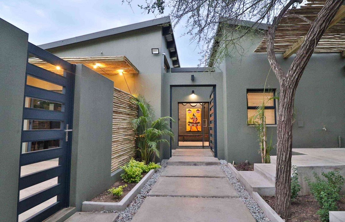 🦒 Chelsea Villa | Stylish 3 Bedroom Self-Catering Home, Marloth Park, Mpumalanga