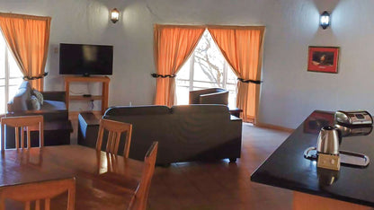 🦒 Three-Bedroom Chalet with Patio | Dikhololo, North West