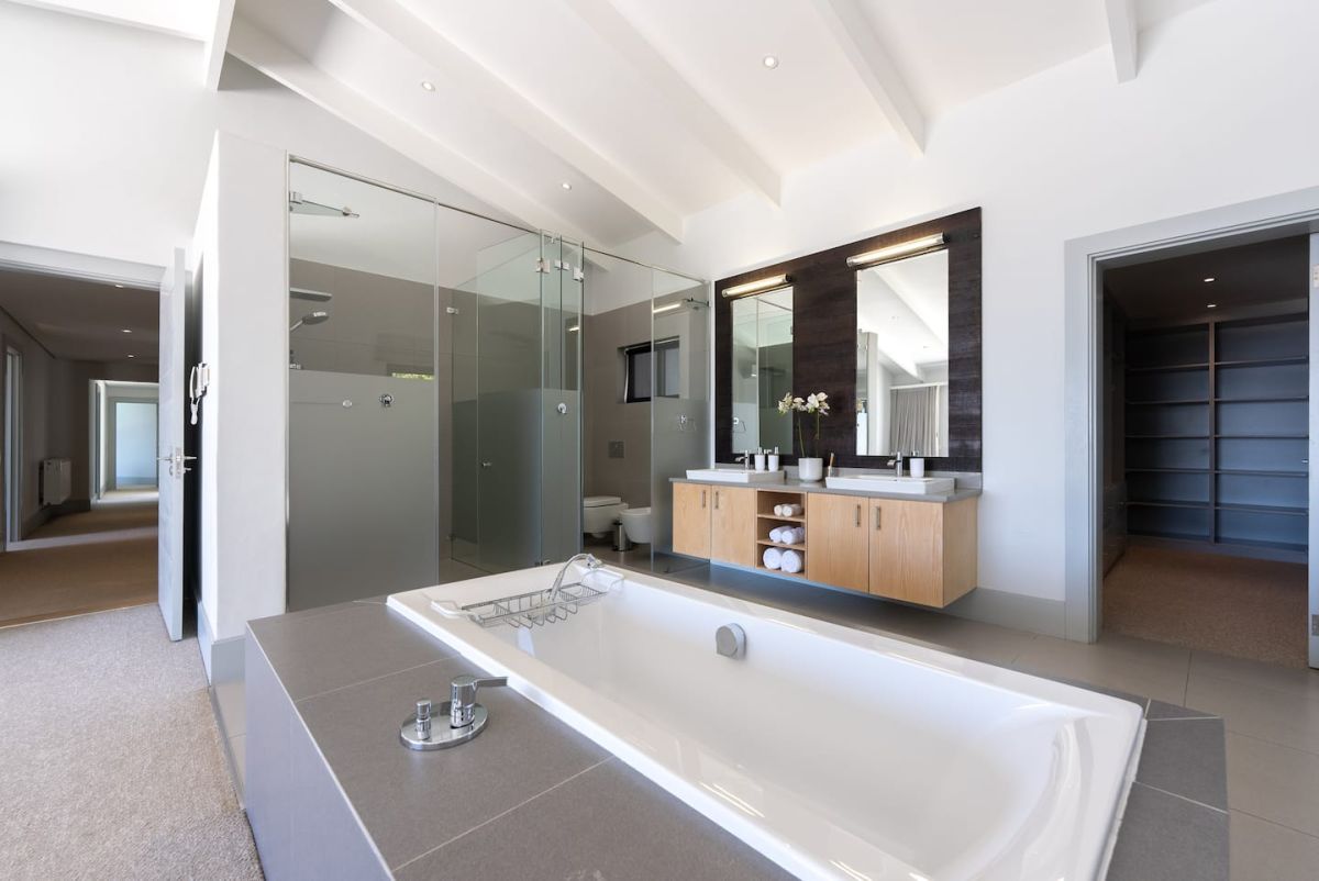 🌊 Cape Emirates | Luxury 5 Bedroom Villa, Camps Bay, Cape Town