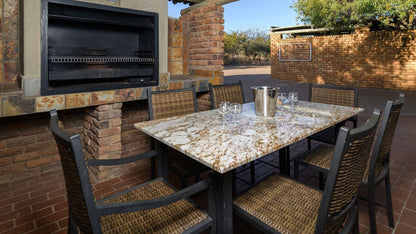 🦒 Superior Two-Bed Apartment | Dikhololo, North West
