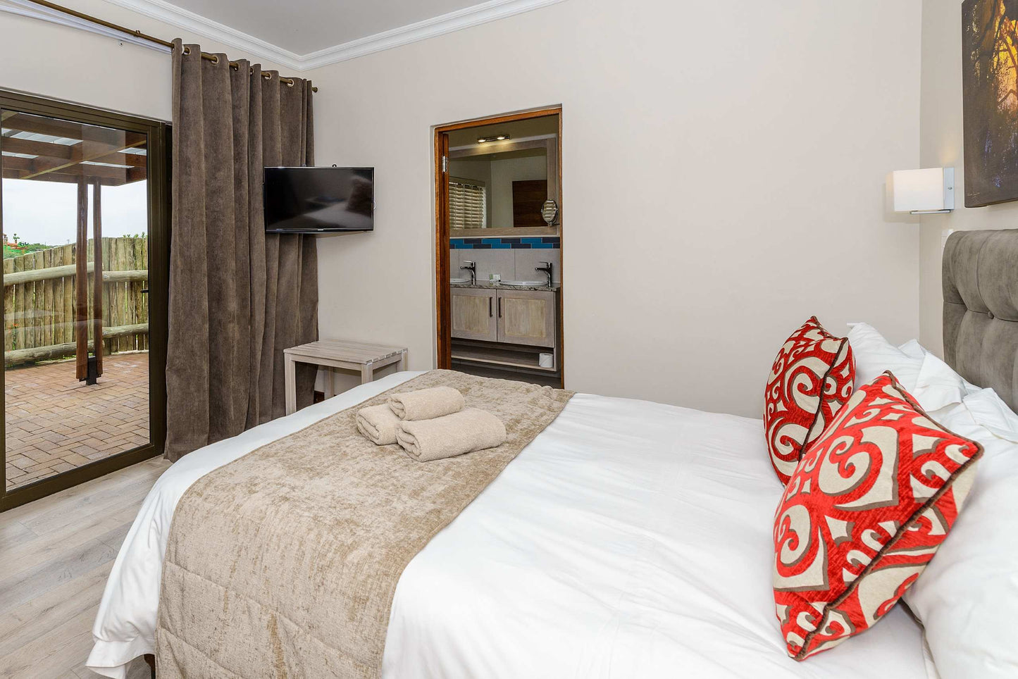 🌿 Double Room with Patio – The Kingdom Resort