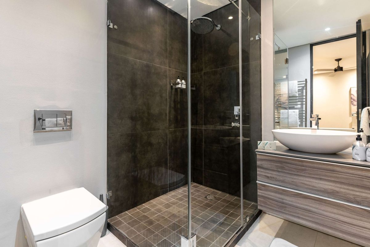 🌊 Amashe Luxe Apartment | Luxury 3-Bedroom Apartment, Bakoven, Camps Bay