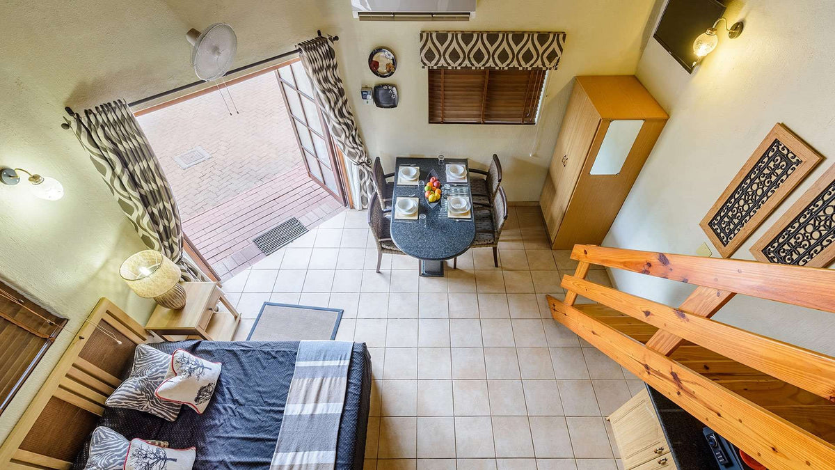 🦒 Studio Apartment with Patio | Dikhololo, North West