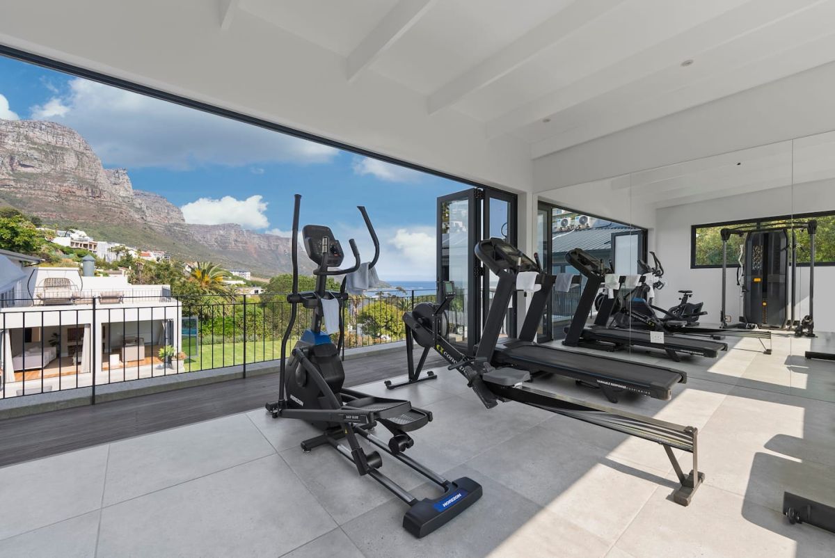 🌊 Cape Emirates | Luxury 5 Bedroom Villa, Camps Bay, Cape Town