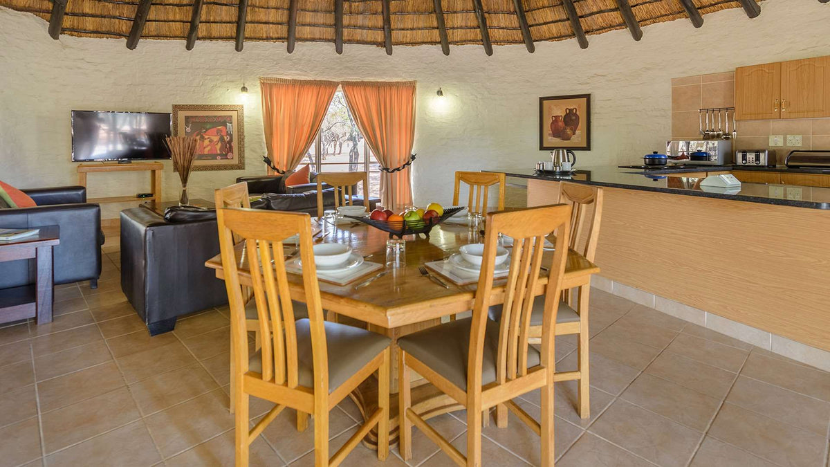 🦒 Three-Bedroom Chalet with Patio | Dikhololo, North West