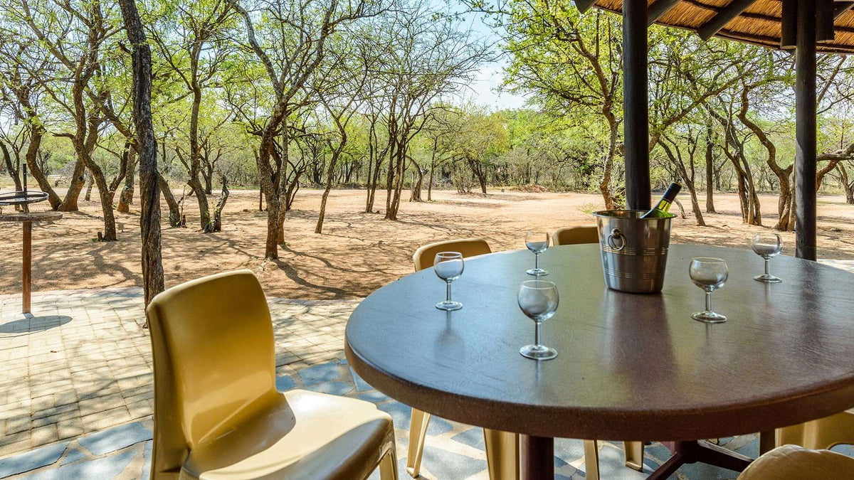 🦒 Three-Bedroom Chalet with Patio | Dikhololo, North West