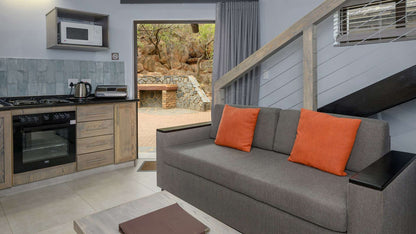 🦒 Studio Apartment with Patio | Dikhololo, North West