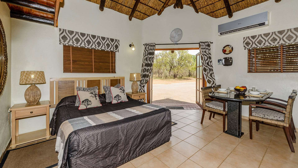 🦒 Studio Apartment with Patio | Dikhololo, North West
