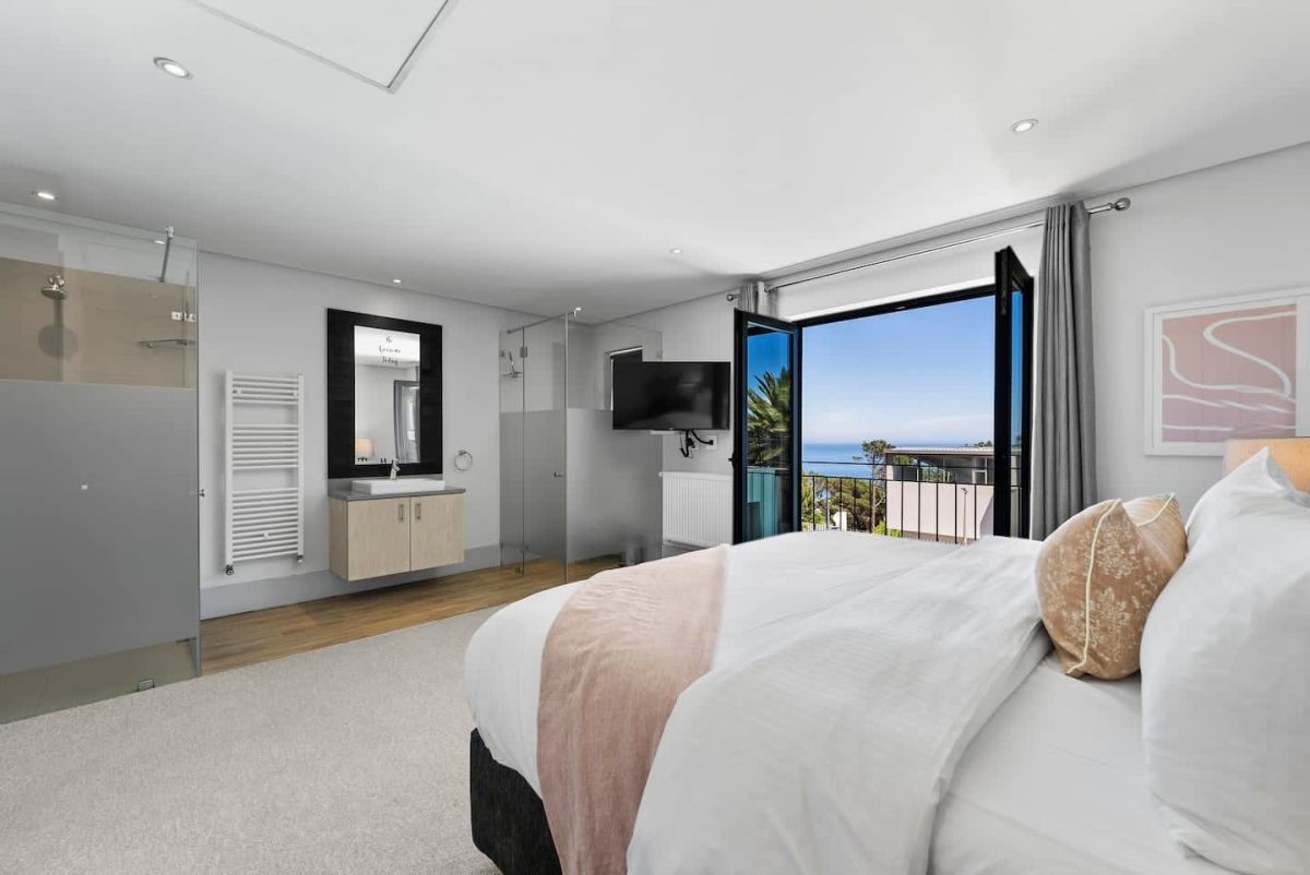 🌊 Cape Emirates | Luxury 5 Bedroom Villa, Camps Bay, Cape Town