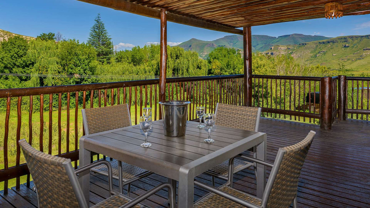 🏡 One Bedroom Apartment with Patio | Kiara Lodge