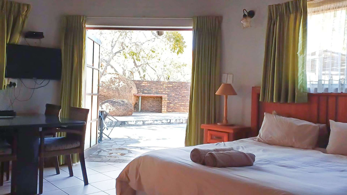 🦒 Studio Apartment with Patio | Dikhololo, North West