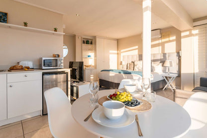 🌊 Sunset Azure Studio | Luxury Oceanfront Studio, Camps Bay
