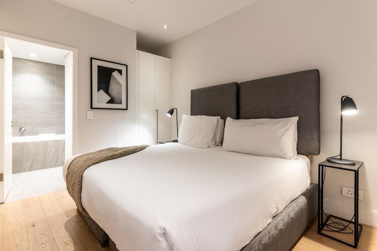 🏙️ Skyline Apartment 2112 | Luxury 2-Bedroom Apartment, Cape Town City Bowl