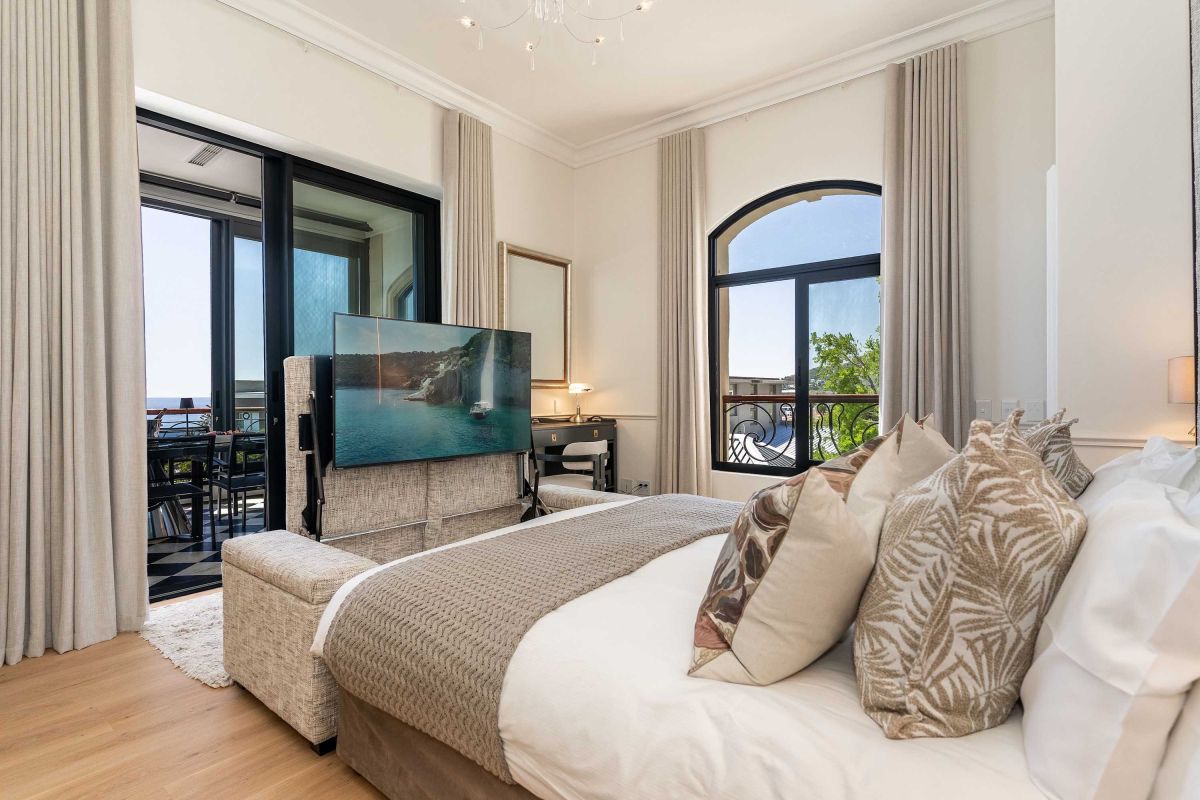 🌊 Villa Iparadesi | Luxury 5 Bedroom Villa, Camps Bay, Cape Town