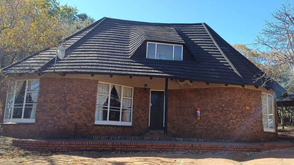 🦒 Three-Bedroom Chalet with Patio | Dikhololo, North West