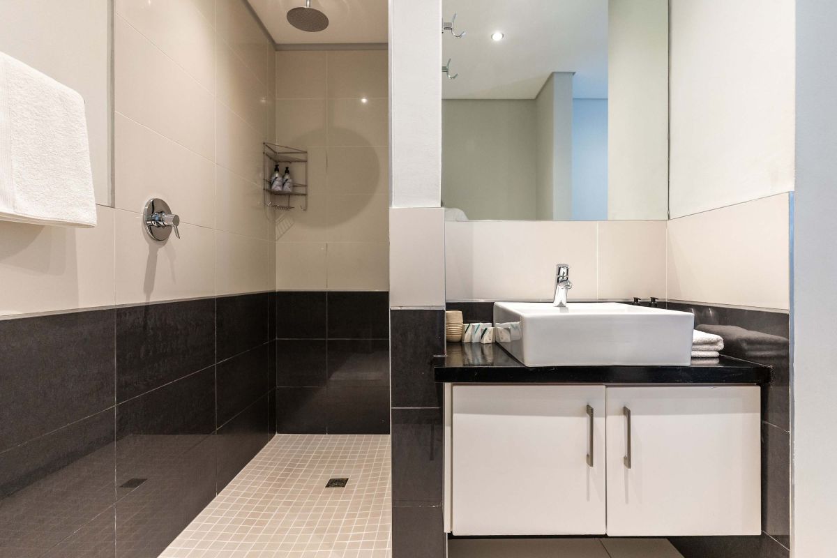 🌊 Iconic Views Green Point | Stylish 3 Bedroom Apartment, Green Point, Cape Town