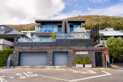 🌊 Oasis on Joubert | Luxury 4 Bedroom Villa, Green Point, Cape Town