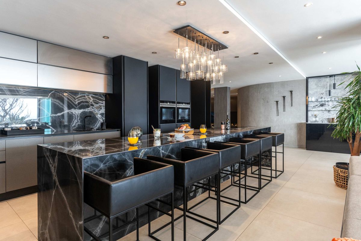 🌊 Amashe Luxe Apartment | Luxury 3-Bedroom Apartment, Bakoven, Camps Bay